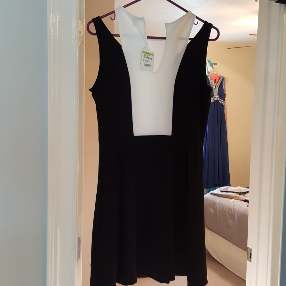 Dress - Picture 2 of 2